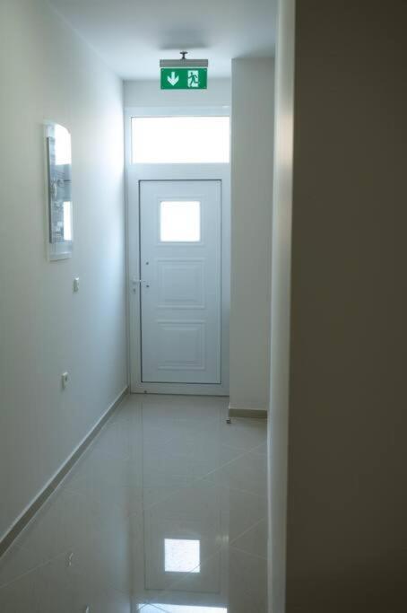Anesis Airport Rooms 102 コロピオン エクステリア 写真